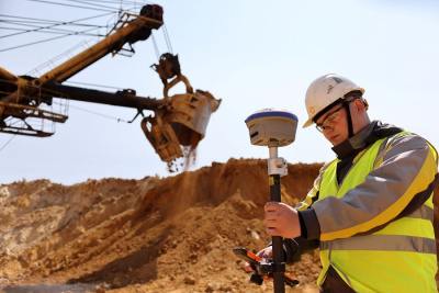 Дирижер направлений развития горных работ: как маркшейдер ведёт компанию к рекордам / ЯСИА   