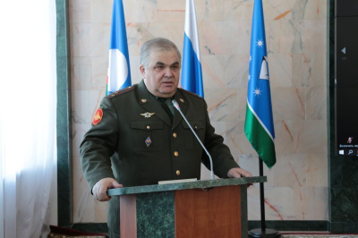 Сессия началась с награждения /    