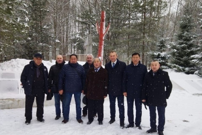 Подо Ржевом установили сэргэ в память о якутянах — участниках освобождения города / ЯСИА   