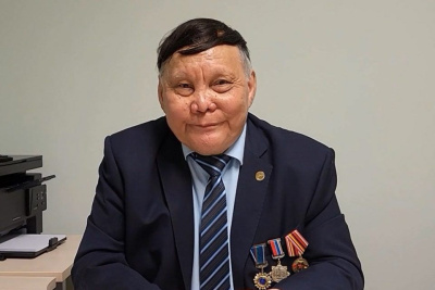 Хранитель фондов Сокровищницы Якутии стал номинантом премии «Человек труда» / Нюргун Семенов   