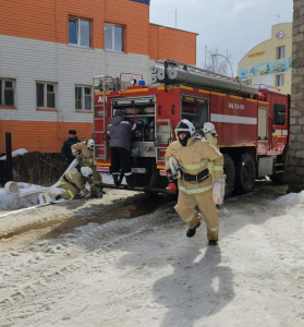 Пожарные посвятили соревнования 374-й годовщине пожарной охраны России /    