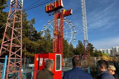 В парке Якутска на аттракционе застряли посетители / Нарыйа Пахомова Якутск Якутск Республика Саха (Якутия)