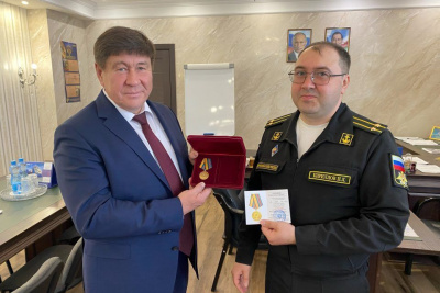 Сергей Ларионов награждён медалью «За укрепление боевого содружества» Минобороны РФ / ЯСИА   