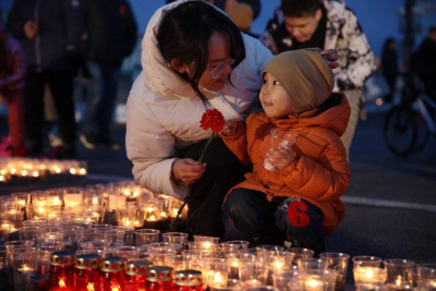Около 10 тысяч якутян приняли участие в акции «Свеча Победы». Фоторепортаж / Мария Архипова   