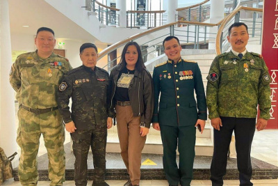 Первых гражданских врачей Якутии, работавших на территории СВО, отметили наградами / ЯСИА   