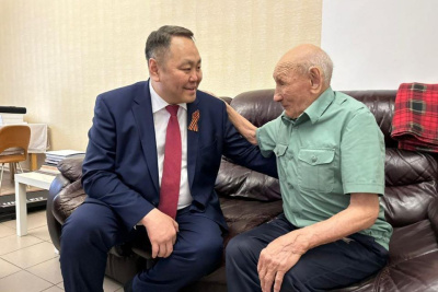 Альберт Семенов поздравил ветеранов и родных мобилизованных с наступающим Днем Победы / ЯСИА   