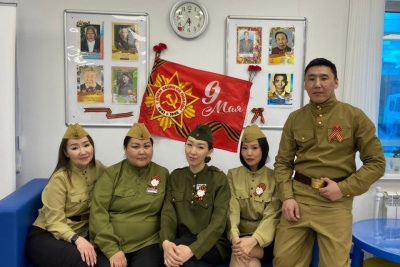 Сотрудники Алмазэргиэнбанка поздравили ветеранов с Днём Победы / ЯСИА   