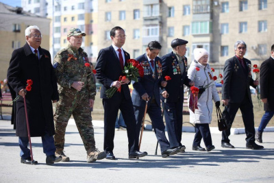 В Якутске возложили цветы к монументу воинам, павшим во время Великой Отечественной войны / Анастасия Филиппова Якутск Якутск Республика Саха (Якутия)