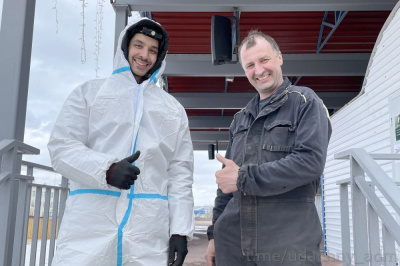 На площади Удачного смонтировали звуковое оборудование /    