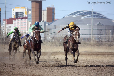 Конные скачки на приз Героя России Александра Колесова провели в Якутске / ЯСИА Якутск Якутск Республика Саха (Якутия)