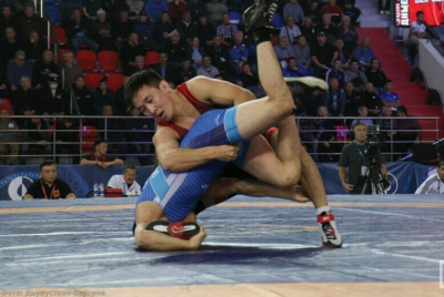 Якутянин Владимир Егоров оспорит бронзу чемпионата мира по вольной борьбе / Дьулустаан Сергеев   