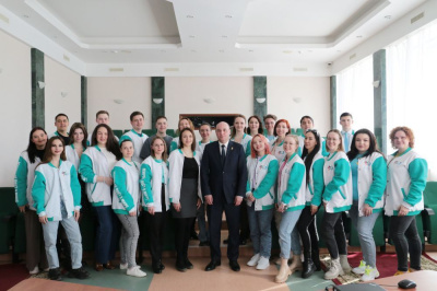 Александр Басыров провел встречу с дирекцией фестиваля «Мирный поет о мире» /    