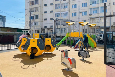 В Якутске начались проверки состояния дворовых территорий / Мария Архипова Якутск Якутск Республика Саха (Якутия)