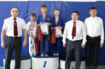 Дзюдоисты Мирнинского района закрыли сезон /    