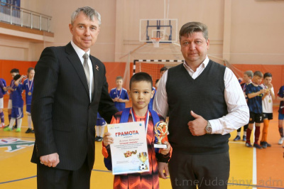 Футбольный кубок «Карат» прошел в Удачном /    