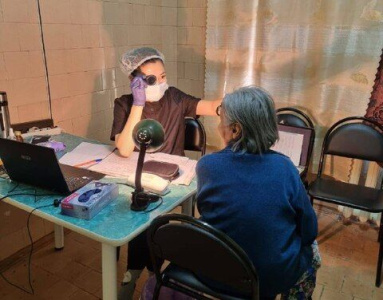 Мобильные доктора работают в посёлке Депутатский Усть-Янского района / ЯСИА   