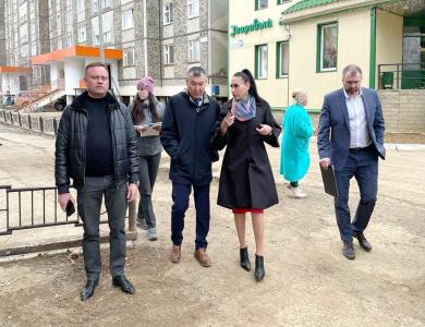 Следим за состоянием дворов /    