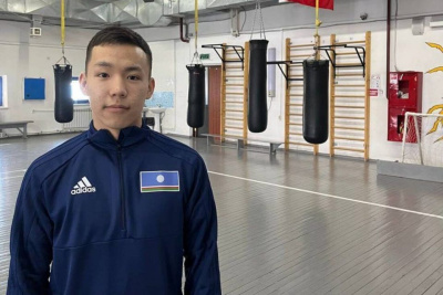 Якутский боксёр Павел Васильев добился выхода в полуфинал первенства России / Дьулустаан Сергеев   