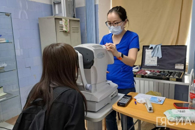 Детей пяти детских садов Якутска осмотрят врачи республиканской офтальмологической больницы / Анна Лебединская Якутск Якутск Республика Саха (Якутия)