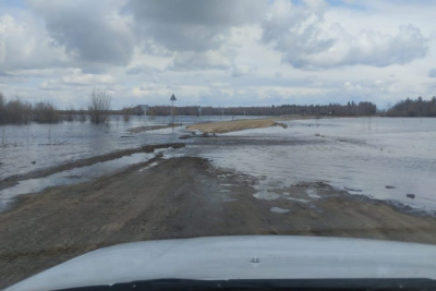 Из-за паводка временно закрыт проезд к селу Петропавловск в Усть-Майском районе   / ЯСИА   
