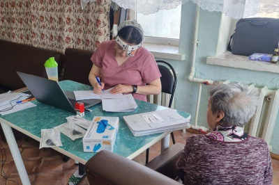 Мобильные доктора снова выехали в Усть-Янский район / Нюргун Семенов   