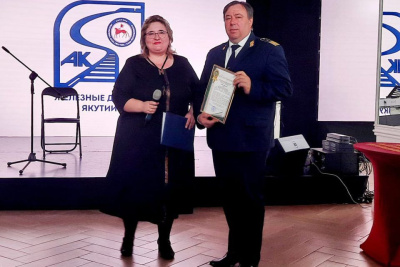 В «ЖДЯ» торжественно посвятили учеников фирменных классов в юные железнодорожники / ЯСИА   