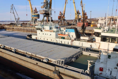 В Жатае и Хандыге готовят суда для выхода в первые рейсы на реки Алдан, Амгу и Вилюй / ЯСИА   