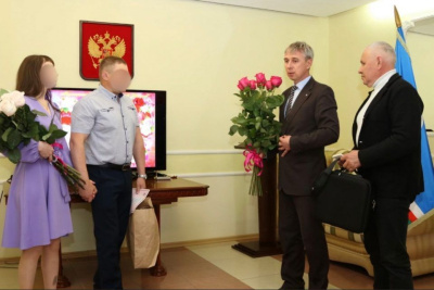 Военнослужащий из Удачного в отпуске сочетался браком / ЯСИА   