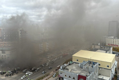 Видео: густой черный дым поднялся из-за пожара в центре Якутска            
                UPD / Саина Титова   