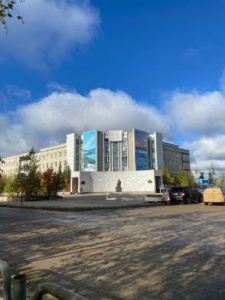 Айсен Николаев поручил правительству Якутии подготовить дорожную карту по реконструкции Мирнинской ЦРБ /    