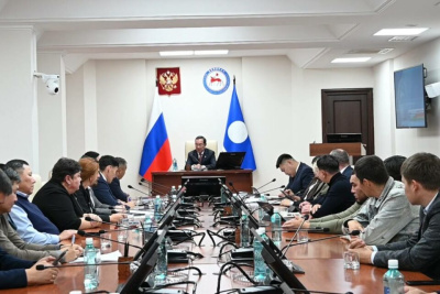 Айсен Николаев раскритиковал мэрию за резкое сокращение разрешений на строительство МКД / ЯСИА   