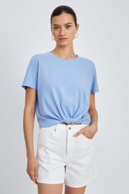 Футболка с узлом