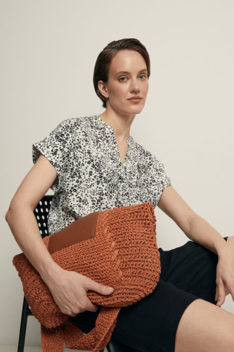 Блузка с коротким рукавом и цветочным принтом