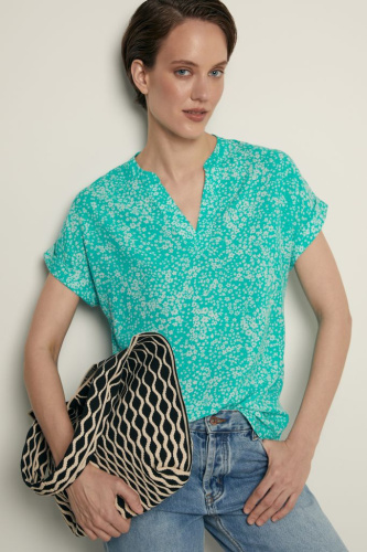 Блузка с коротким рукавом и цветочным принтом