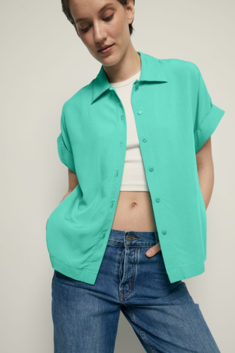 Блузка с коротким рукавом и отложным воротником