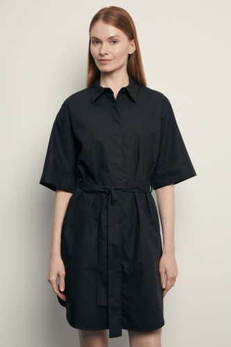 Платье с коротким рукавом и поясом