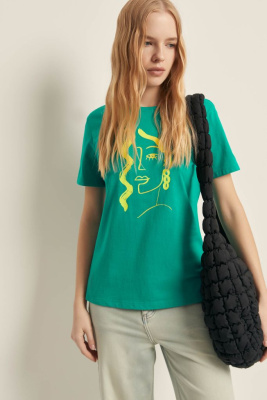 Футболка приталенного силуэта с принтом