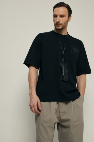 Оверсайз футболка с нагрудным карманом