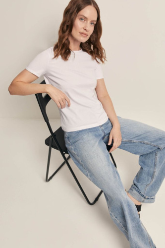 Футболка полуприлегающего силуэта