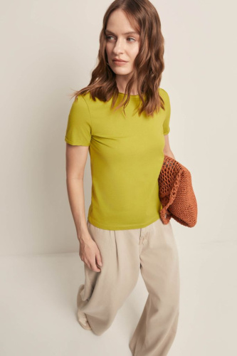 Футболка полуприлегающего силуэта