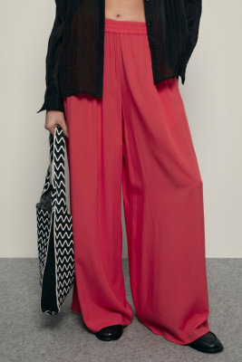 Брюки широкого кроя на резинке