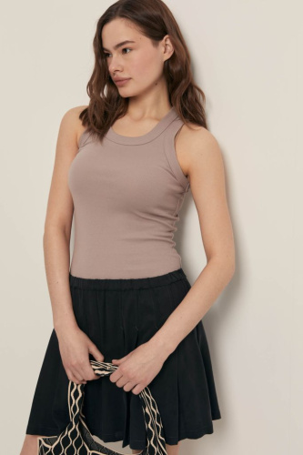 Майка приталенного силуэта