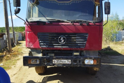 В районе Кирзавода Якутска самосвал оборвал провод воздушной линии / ЯСИА Якутск Якутск Республика Саха (Якутия)