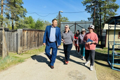 Депутаты Якутской городской думы проверили готовность летних детских лагерей / ЯСИА   