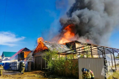В микрорайоне Марха Якутска в частном доме вспыхнул пожар UPD / Дьулустаан Сергеев Якутск Якутск Республика Саха (Якутия)