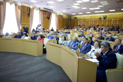 Шестой созыв Ил Тумэна продолжит работу до избрания новых депутатов / Дьулустаан Сергеев   