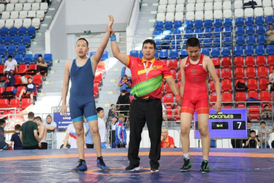 Определены все чемпионы по вольной борьбе спартакиады учащихся Якутии / Дьулустаан Сергеев   