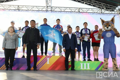 Бадминтон, теннис и шахматы: в Якутске вручили медали чемпионам спартакиады учащихся республики / Дьулустаан Сергеев Якутск Якутск Республика Саха (Якутия)