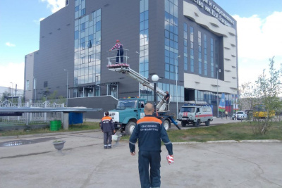 Замыкание провода и повреждение электрощита произошло в скверах Якутска / ЯСИА Якутск Якутск Республика Саха (Якутия)