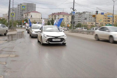 Более 100 активистов «Единой России» приняли участие в автопробеге, посвященном Дню России / ЯСИА   